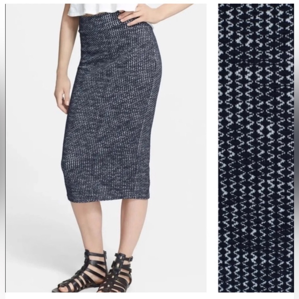 FREE PEOPLE navy geometric MAXI PENCIL SKIRT WITH REAR SLIT - STRETCHY! Size XS - Picture 2 of 7